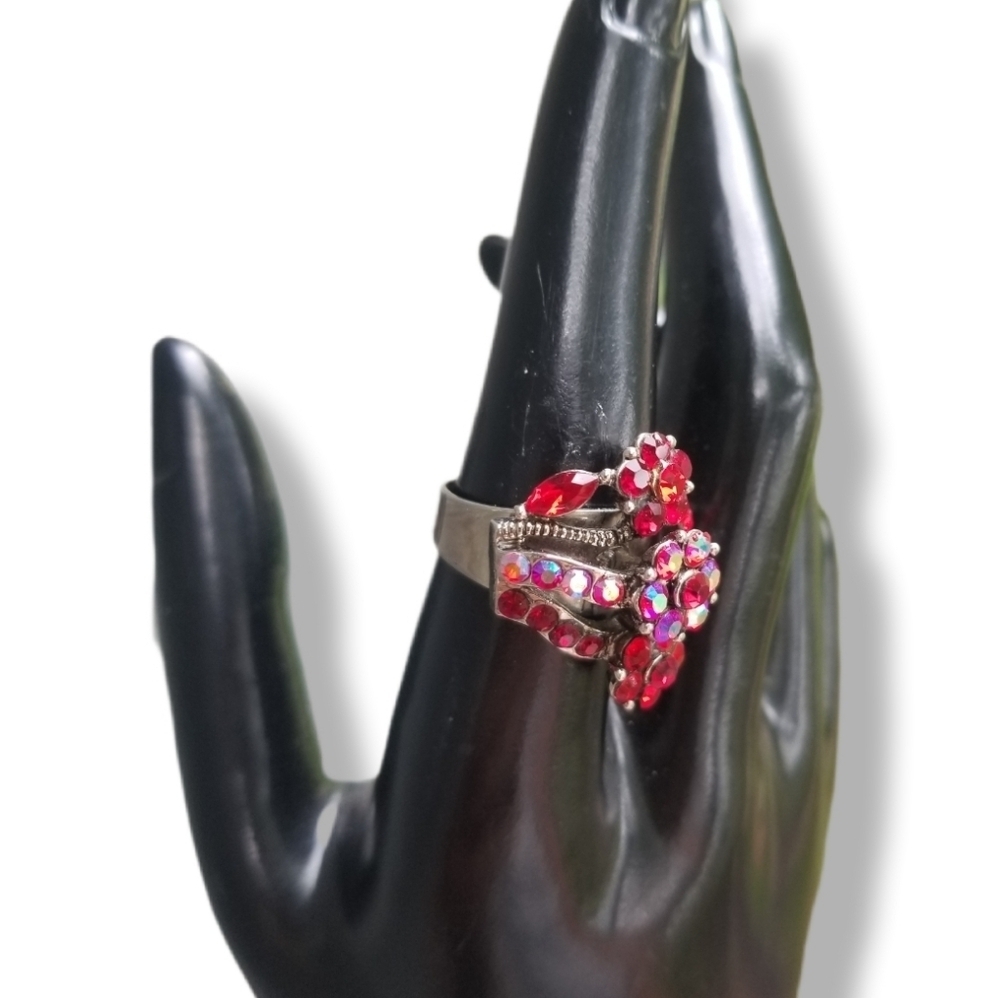 VINTAGE RUBY RED & AURORA BOREALIS RHINESTONE FLOWER DESIGN ADJUSTABLE RING - Picture 2 of 5